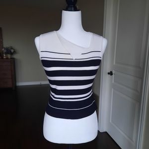 Capri Black and White Sleeveless Cropped Top Size Small